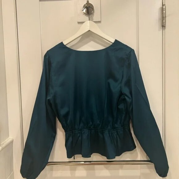 Abercrombie and Fitch satin shirt size large - Picture 4 of 7